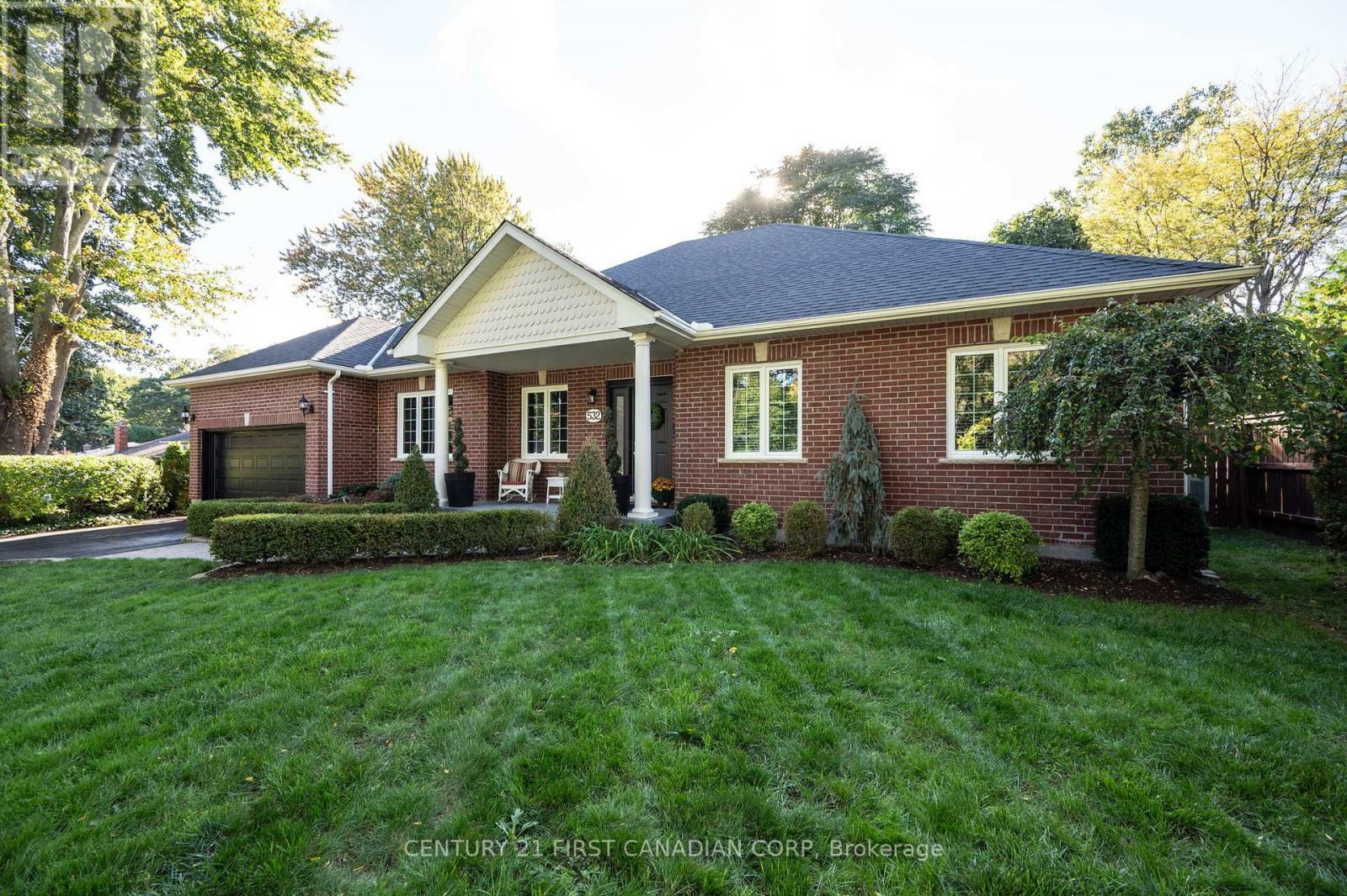 Property Photo:  532 Oak Park Drive  ON N6H 3N7 