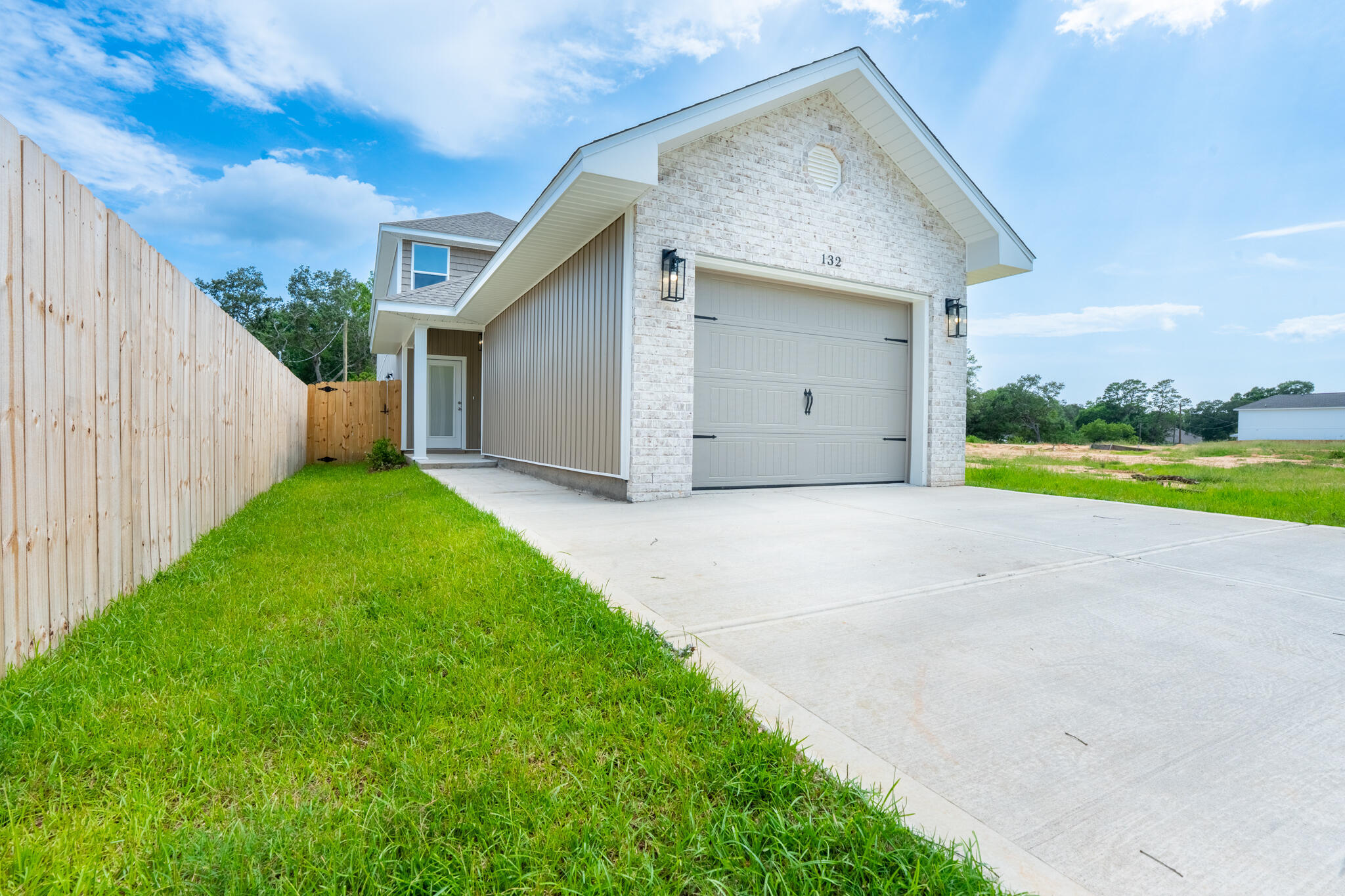 Property Photo: 110 2nd Avenue FL 32579