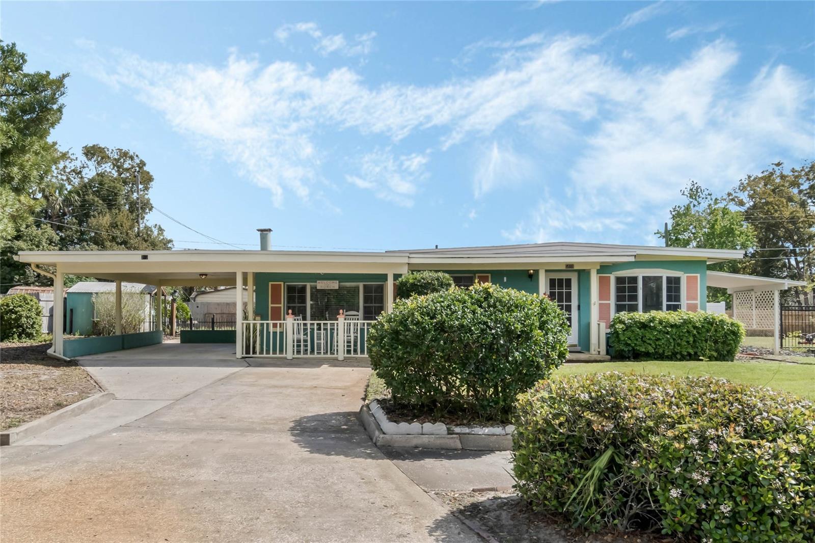 Property Photo: 213 Oakland Avenue FL 32773