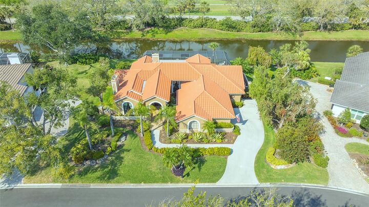 Property Photo:  4221 Escondito Circle  FL 34238 