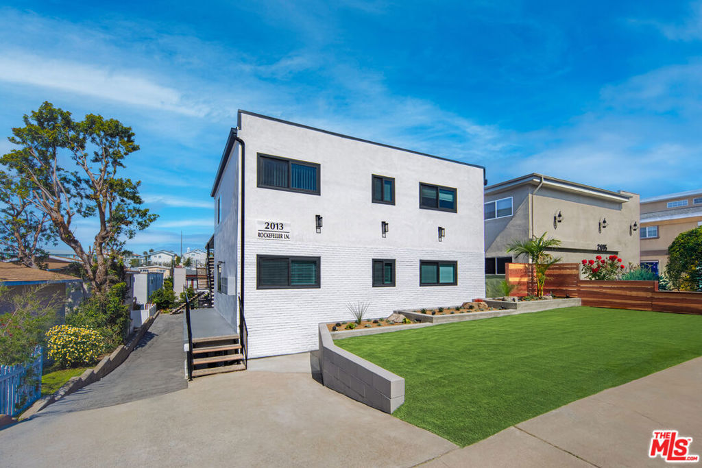 Property Photo: 2013 Rockefeller Lane CA 90278