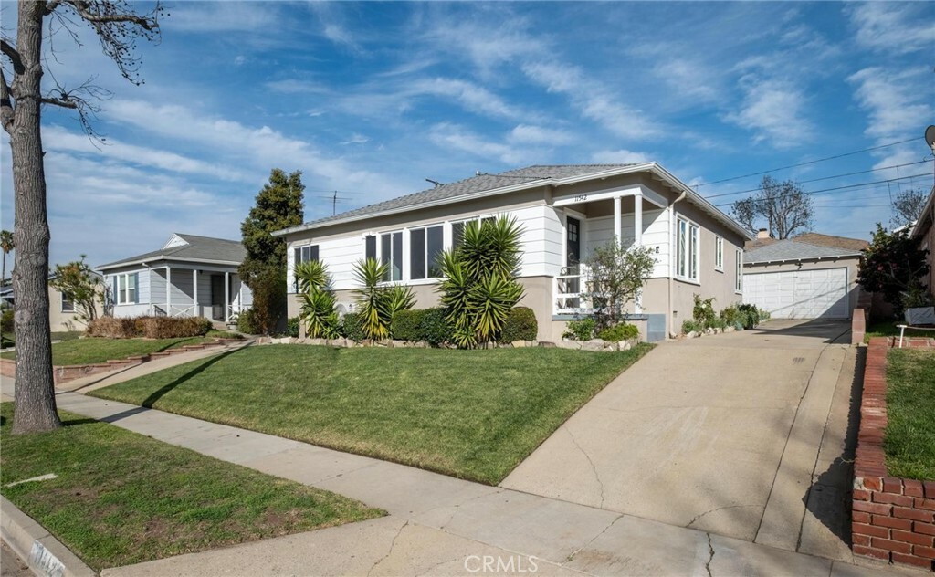 Property Photo:  11542 S Wilton Place  CA 90047 