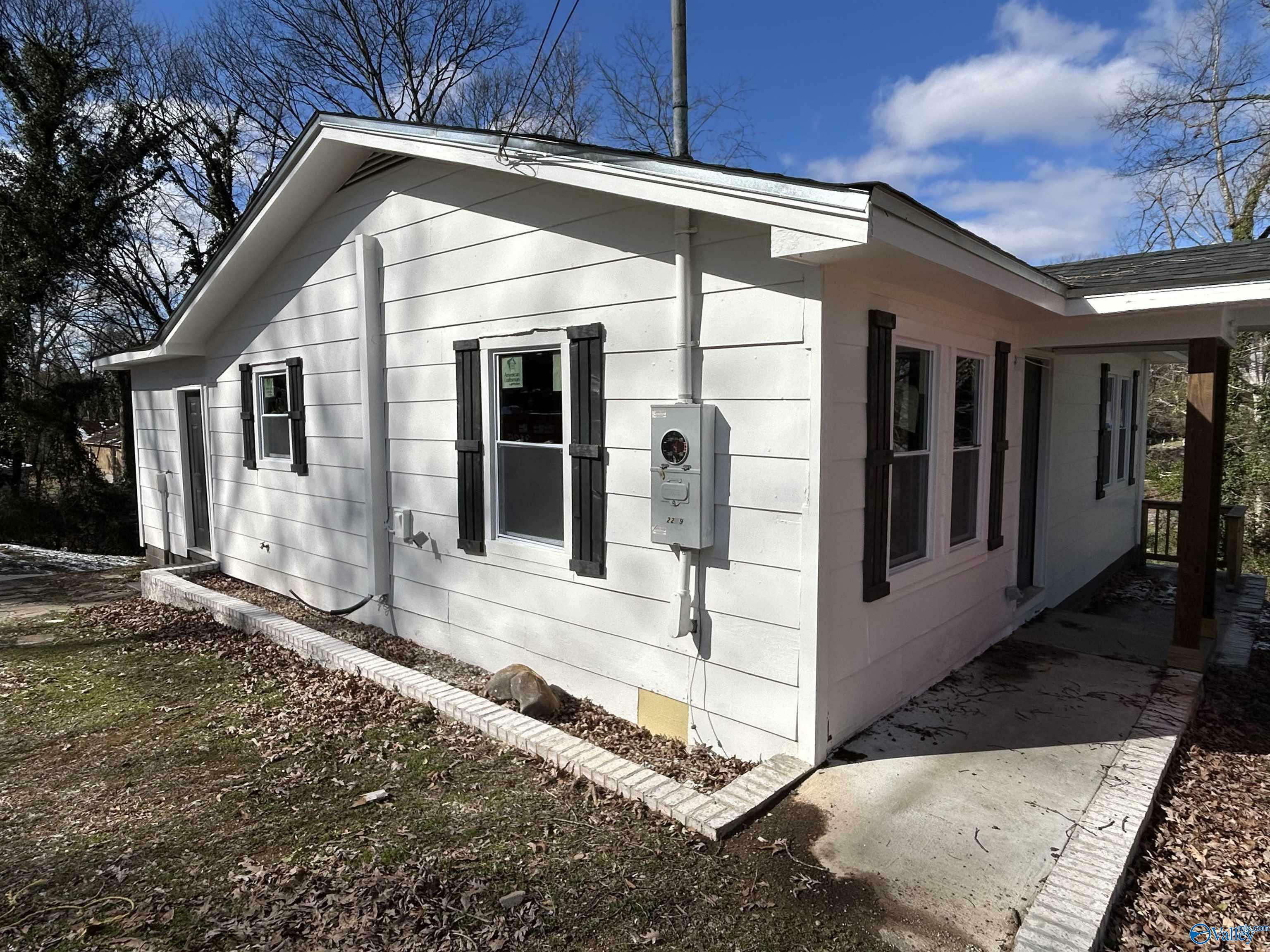 Property Photo:  2209 Hill Street  AL 35810 