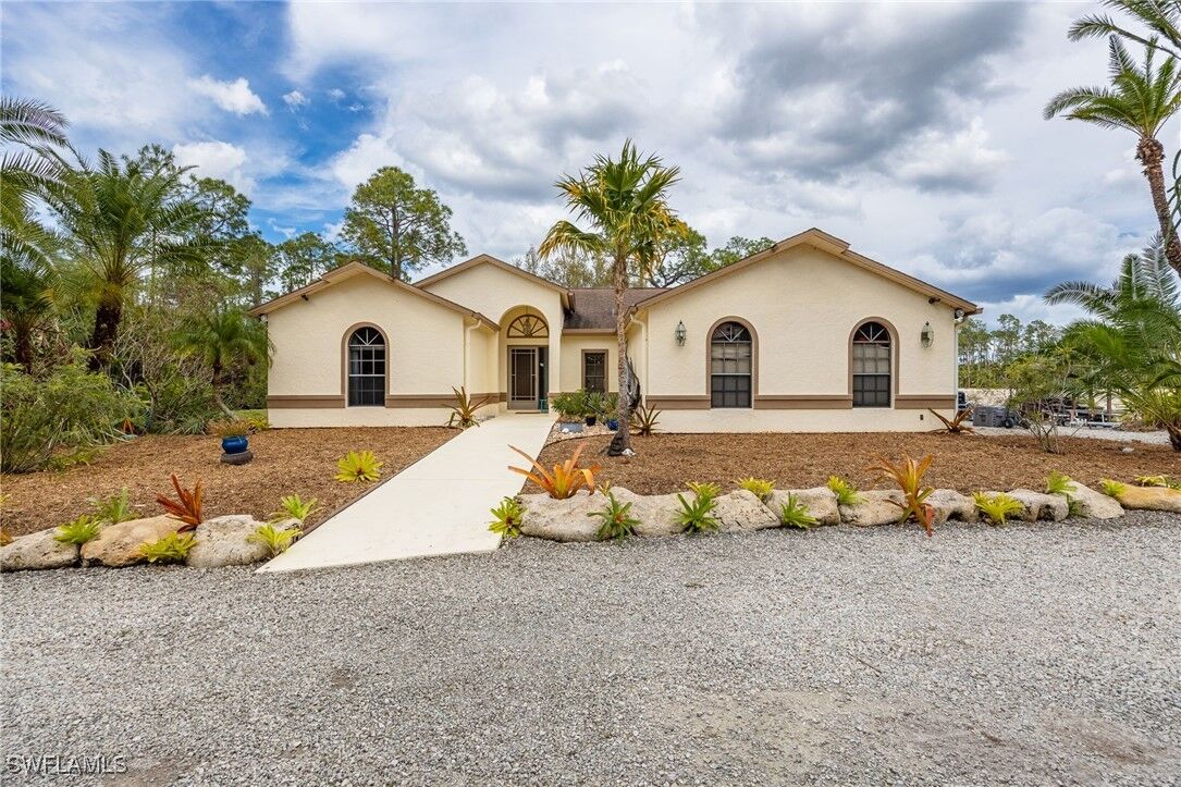 Property Photo: 481 10th Avenue NE FL 34120