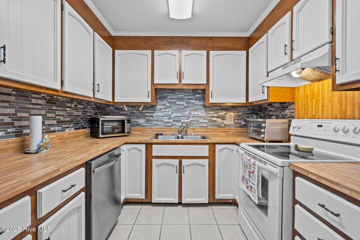Property Photo: 1308 Carolina Beach Avenue N 2C NC 28428