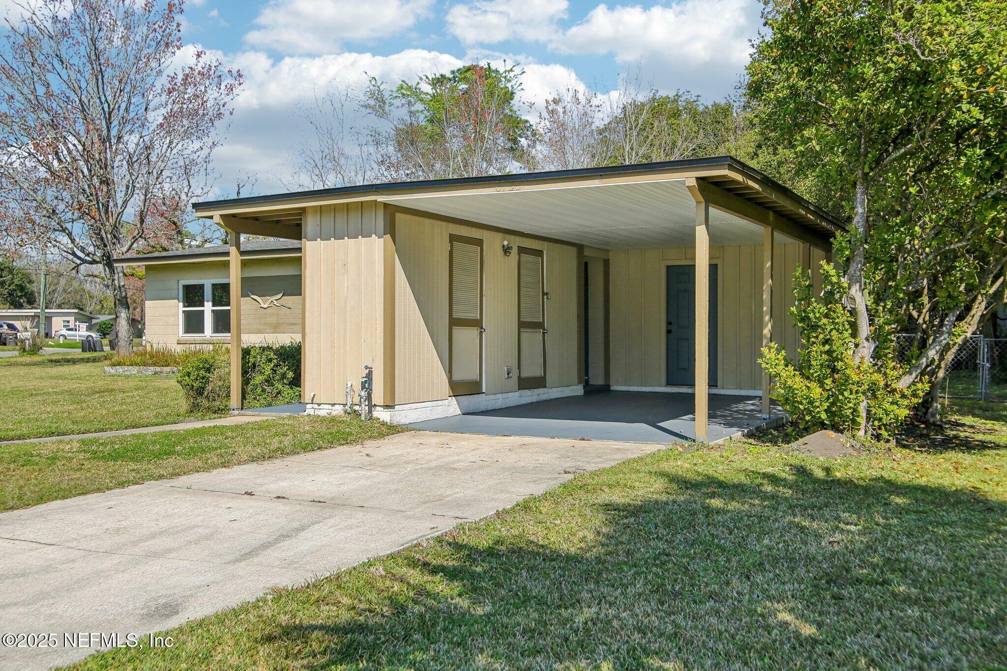 Property Photo: 6753 Cherbourg Avenue S FL 32205