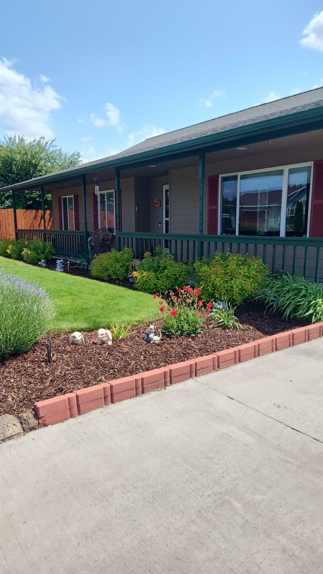 Property Photo: 2630 SW Indian Avenue OR 97756