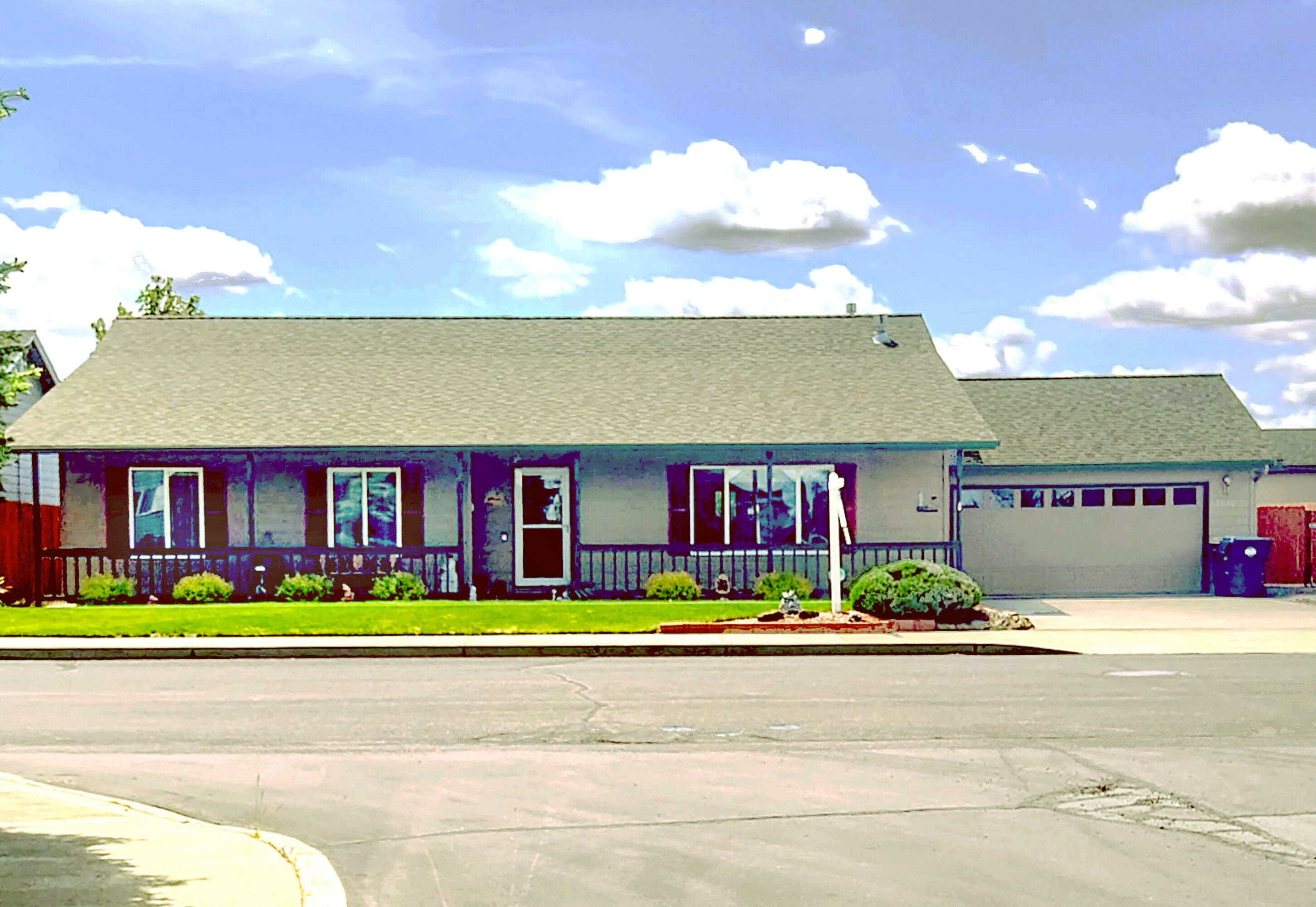 Property Photo: 2630 SW Indian Avenue OR 97756