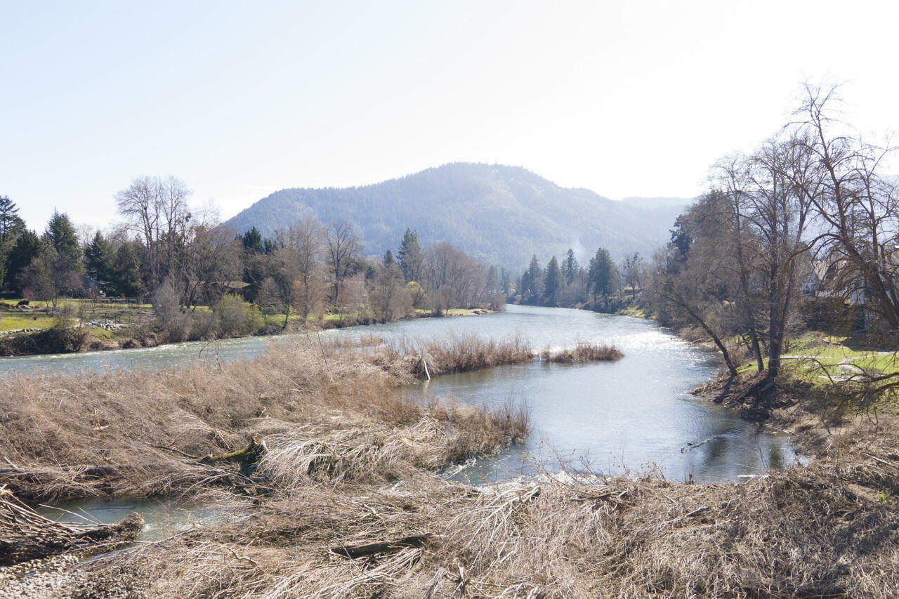 Property Photo: 900 Mystic Dr OR 97527