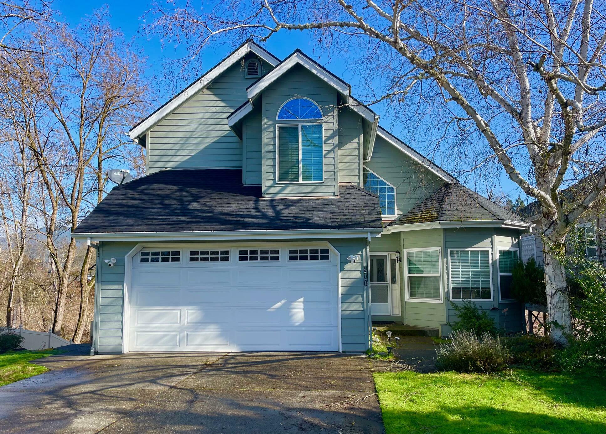 Property Photo: 900 Mystic Dr OR 97527