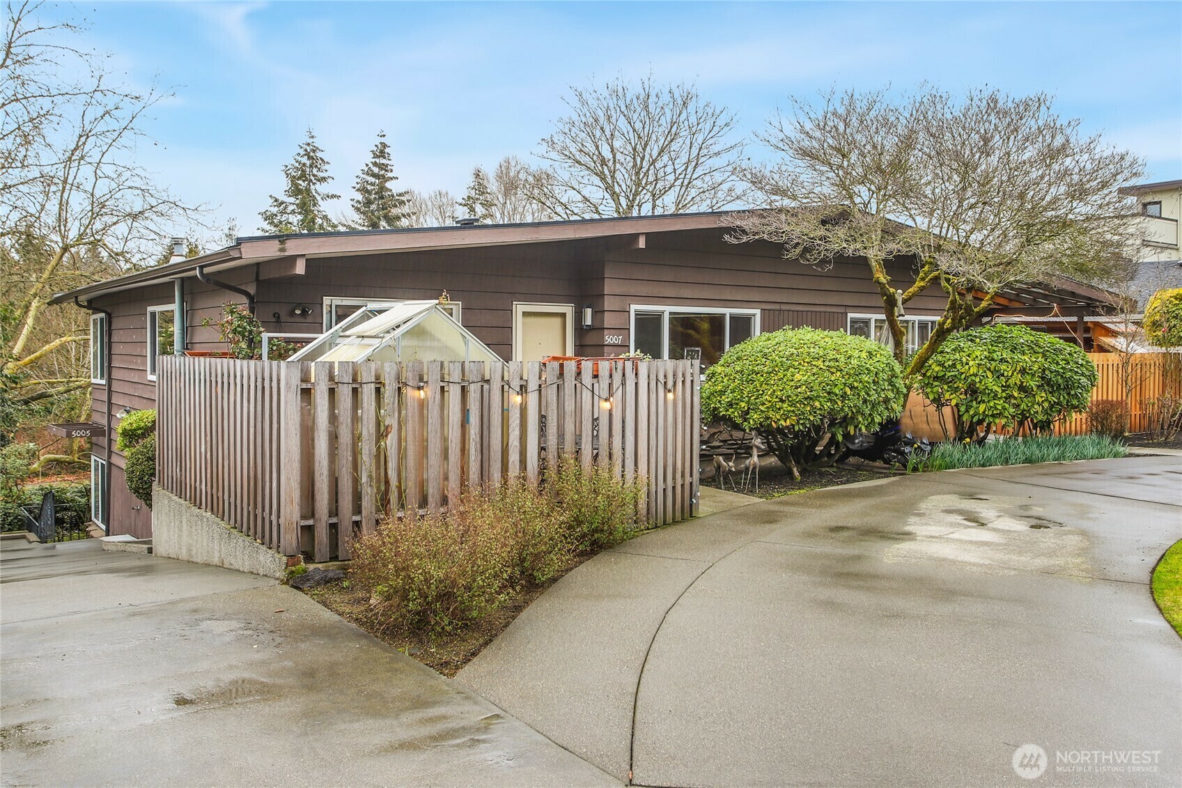 Property Photo: 5005 Sand Point Place NE WA 98105