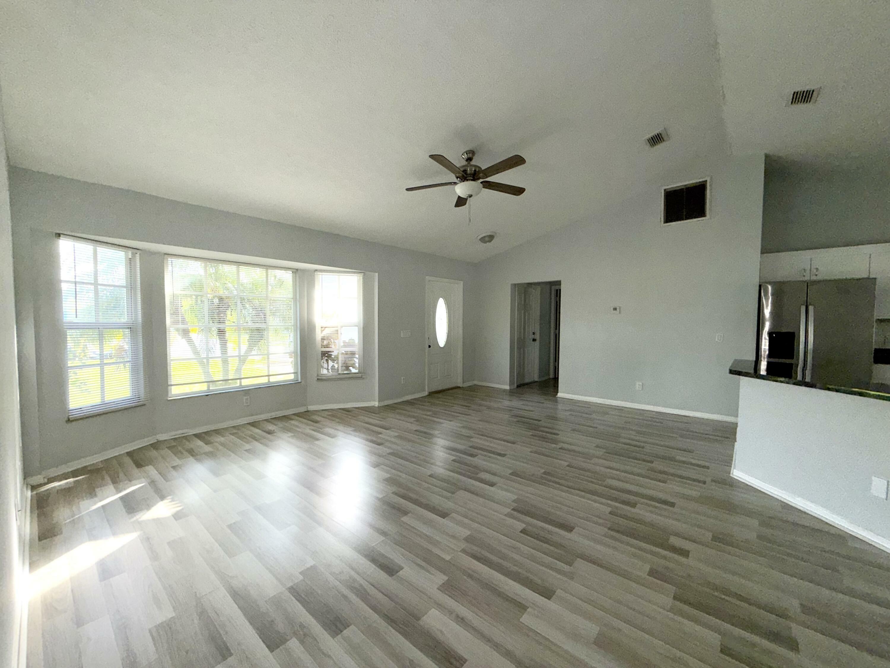 Property Photo:  1050 SE Euclid Lane  FL 34983 