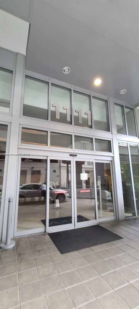Property Photo: 1111 SW 1st Ave 1425-N FL 33130
