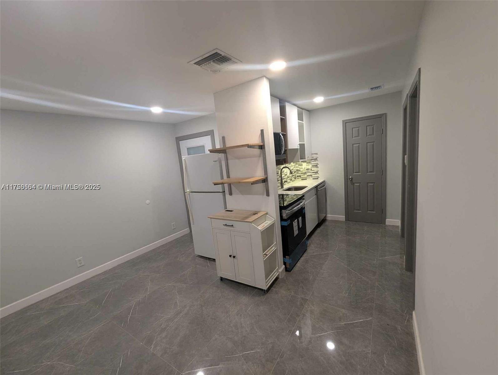 Property Photo:  724 NE 3rd St 2  FL 33009 