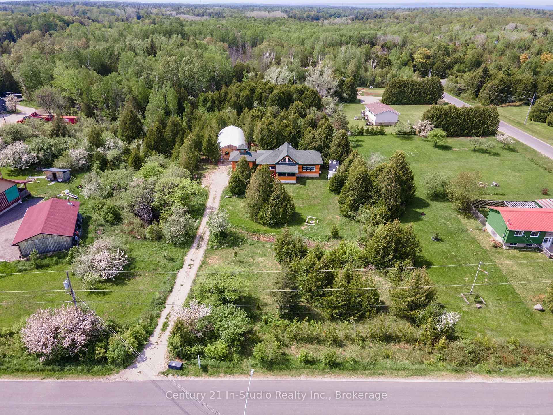 Property Photo: 25 Maple Golf Crescent ON N0H 2R0
