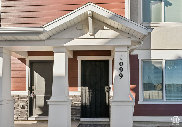 Property Photo: 1099 E Quarterdeck Way UT 84045