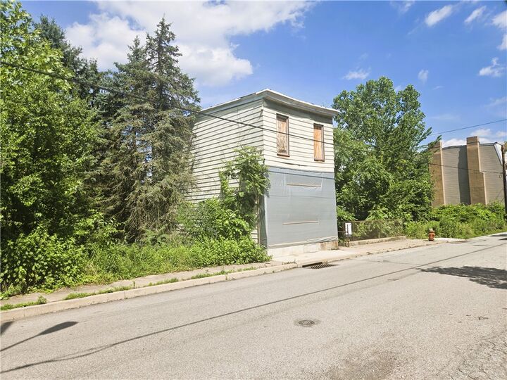Property Photo:  1922 Rhine St  PA 15212 