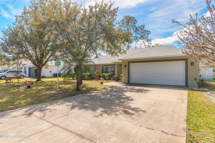 Property Photo: 7 Zoffinger Place FL 32164