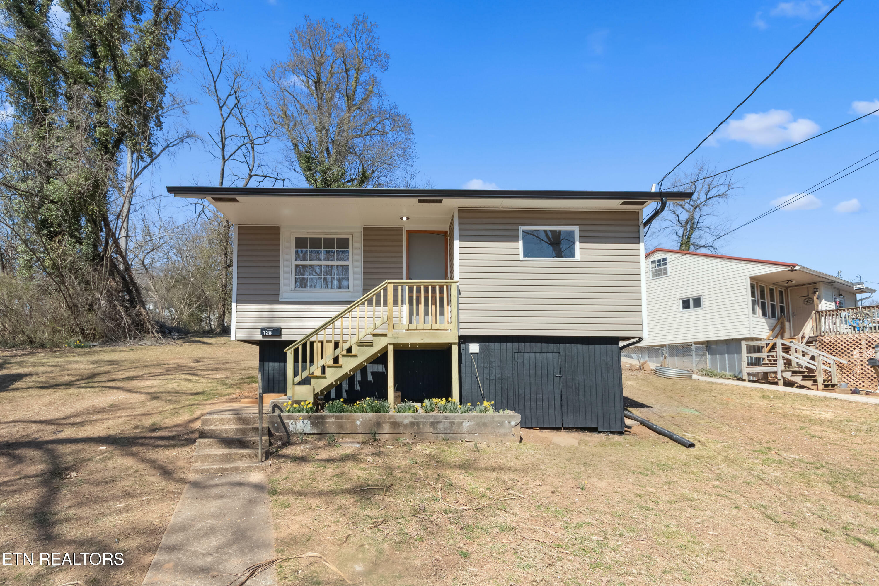 Property Photo:  128 E Wadsworth Circle  TN 37830 