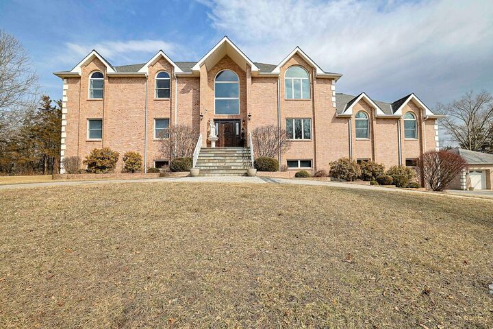 Property Photo: 11 Ridgeview Lane NY 12569