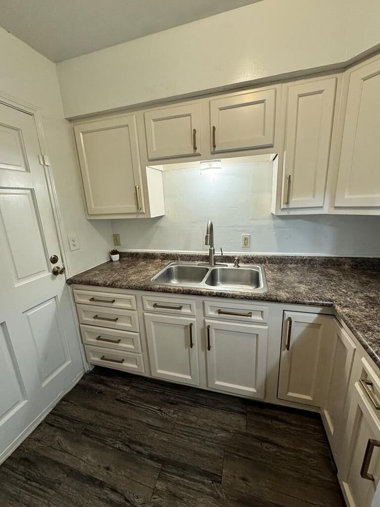 Property Photo:  701 E. Pinecrest  TX 75672 