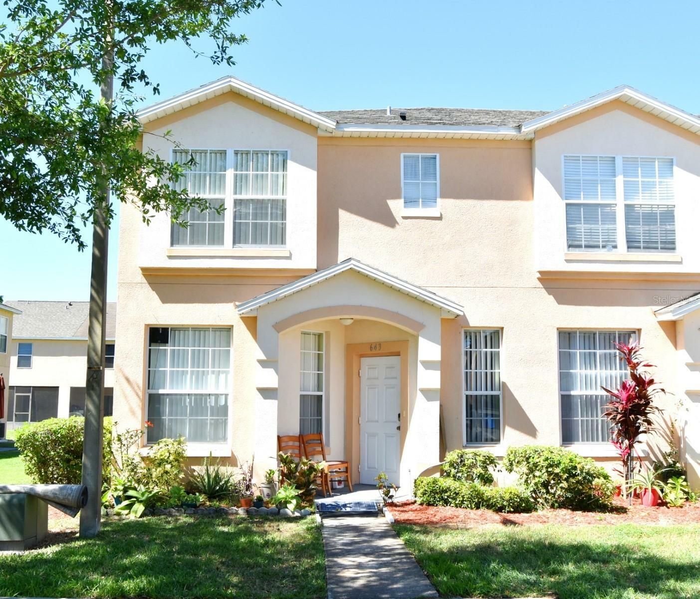 Property Photo: 643 Captiva Circle FL 34741