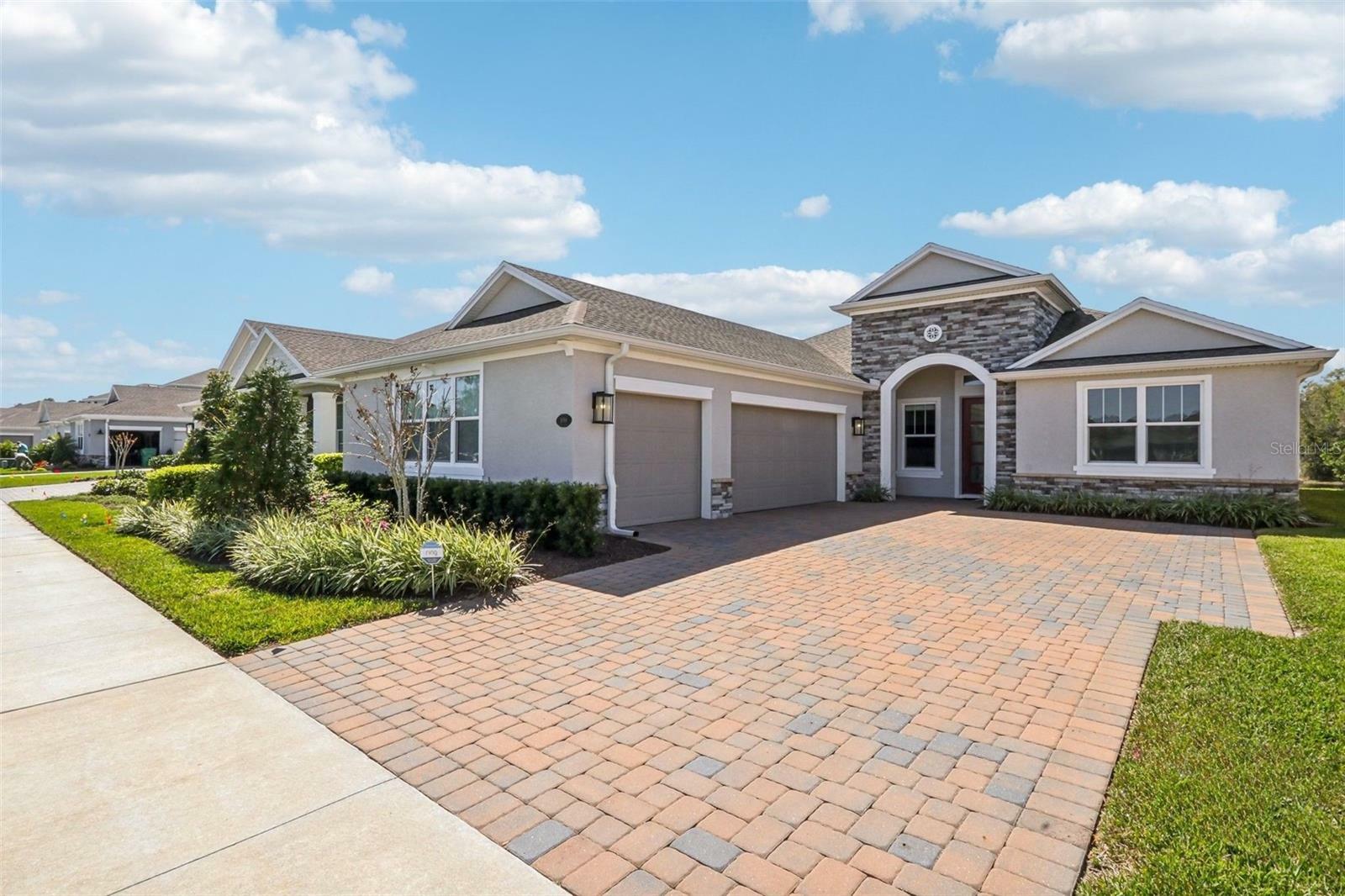 Property Photo: 1098 Victoria Hills Drive S FL 32724