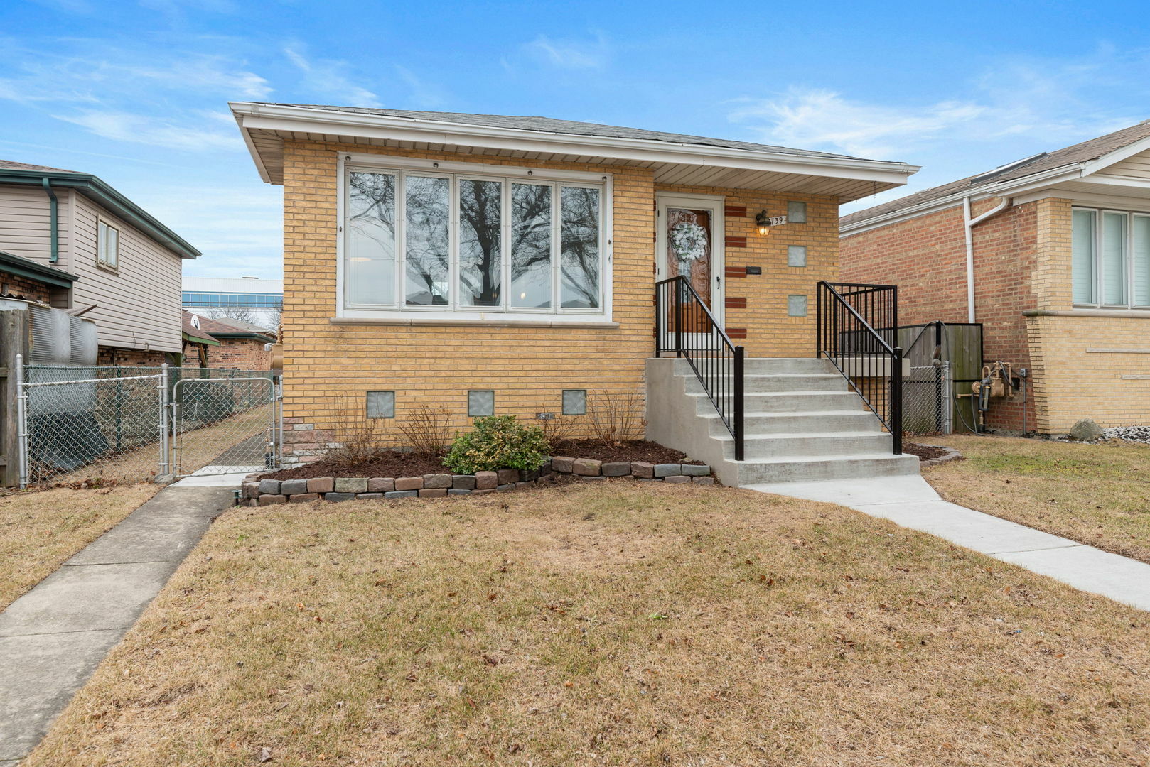 Property Photo:  5739 S Parkside Avenue  IL 60638 