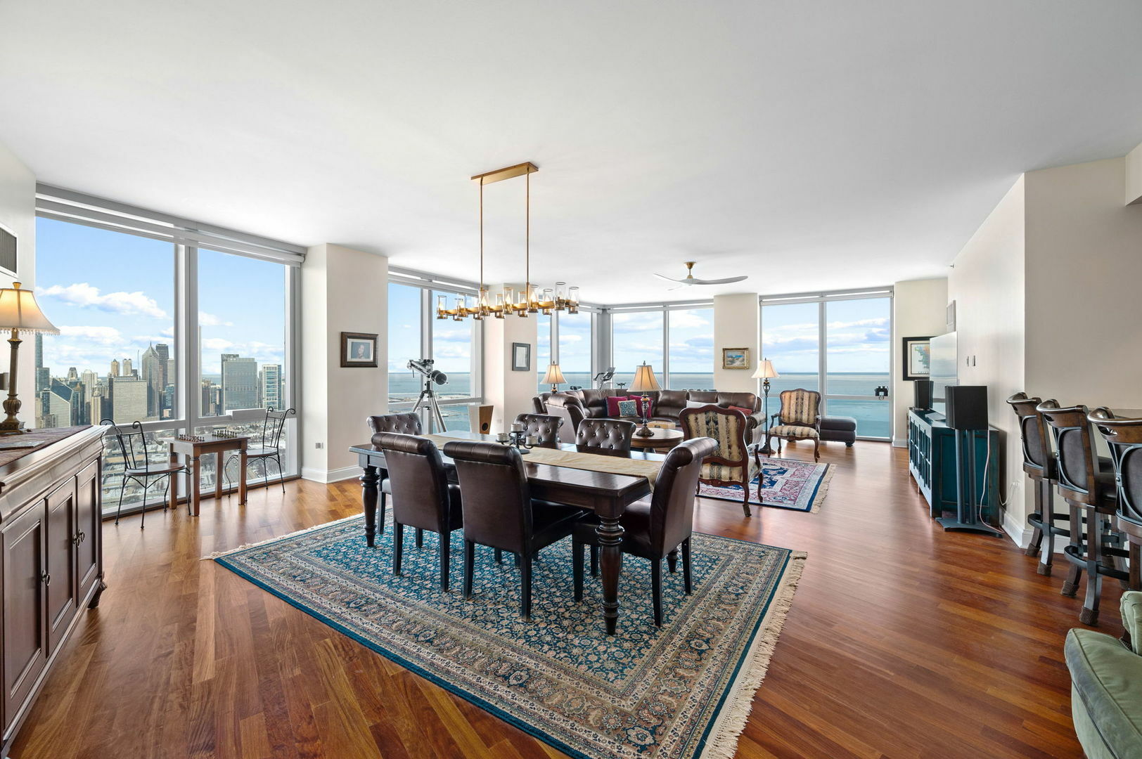 Property Photo: 1211 S Prairie Avenue 6201 IL 60605