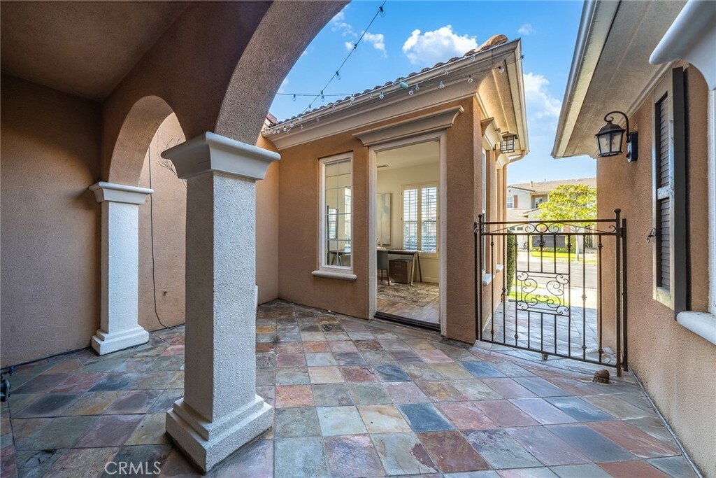 Property Photo:  34 Hollinwood  CA 92618 