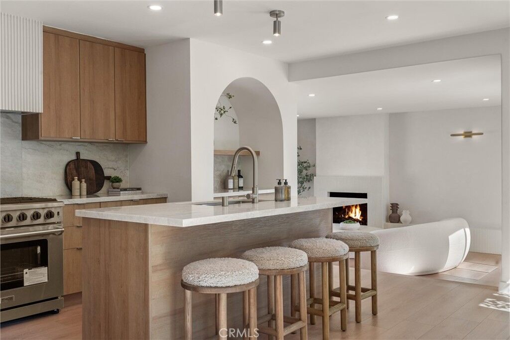 Property Photo:  544 N Cordova Street  CA 91505 