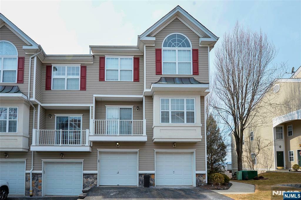 71 Lakeview Court  Pompton Lakes NJ 07442 photo