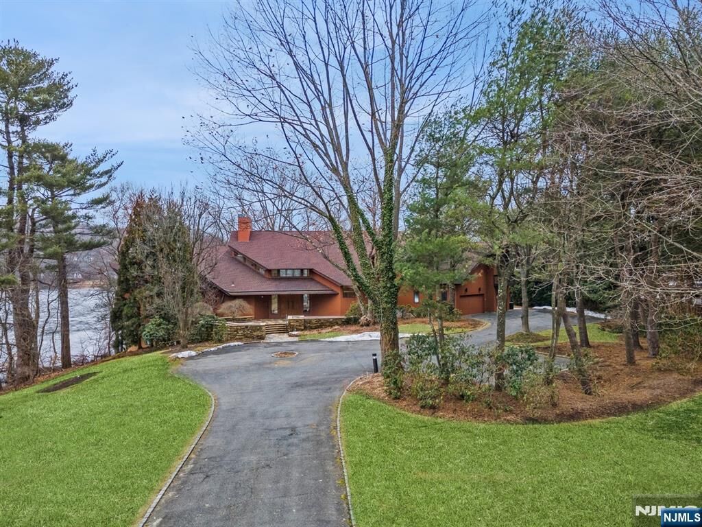 Property Photo:  910 Franklin Lake Road  NJ 07417 