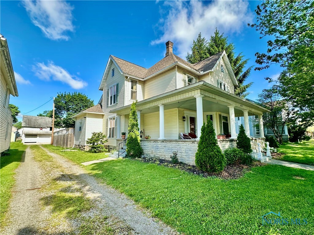 Property Photo: 827 N Main Street OH 44830