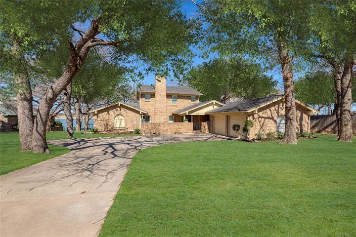 Property Photo: 400 Driftwood Court TX 76020