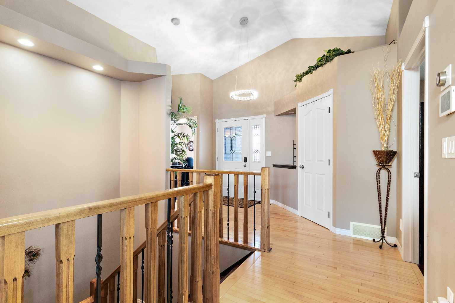 Property Photo:  122 Alberts Close  AB T4R 3J8 