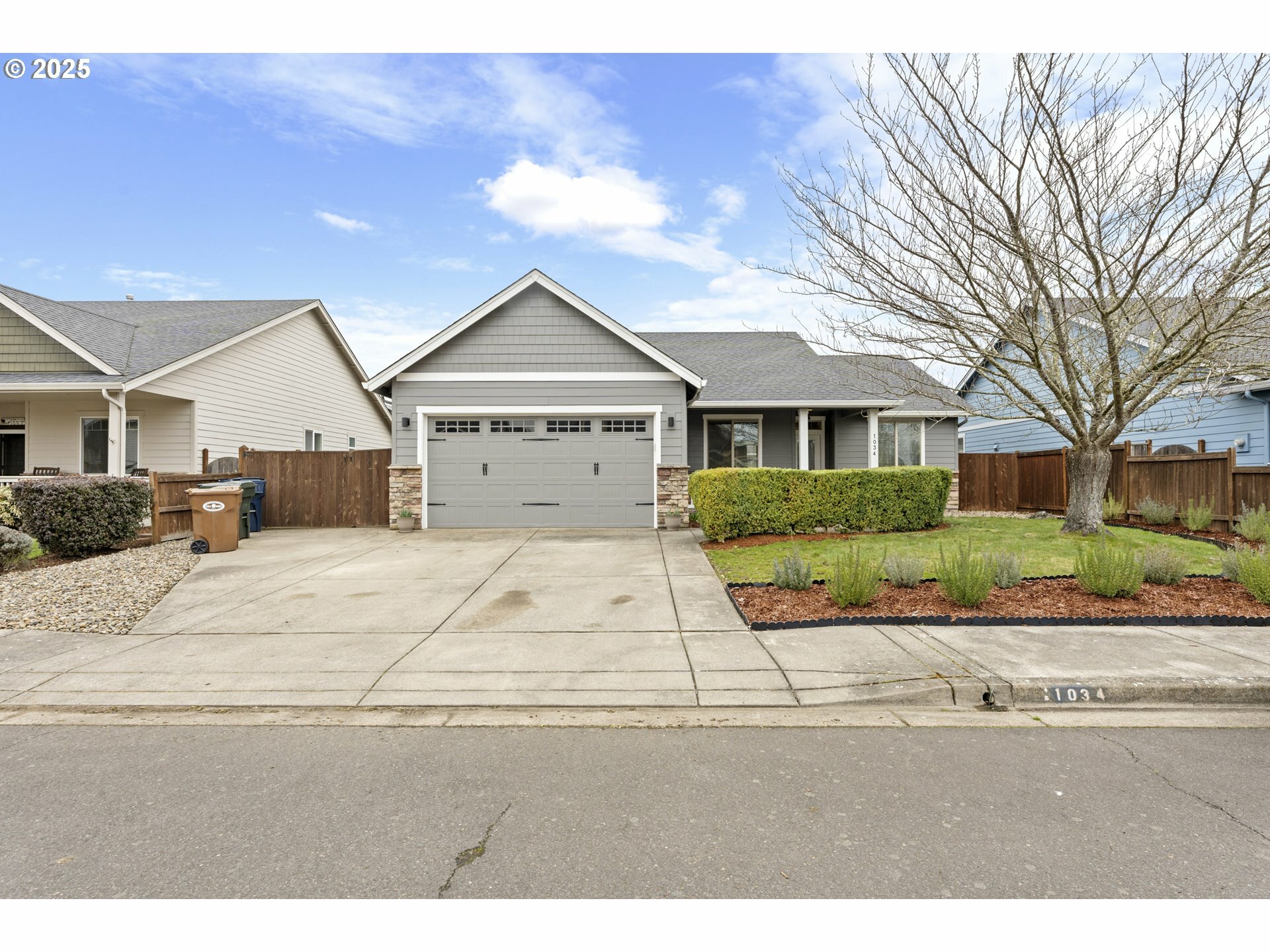 Property Photo: 1034 Brenda Ave OR 97448