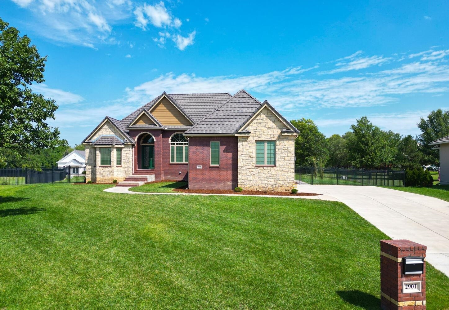 Property Photo: 2901 N Fox Pointe Cir KS 67226