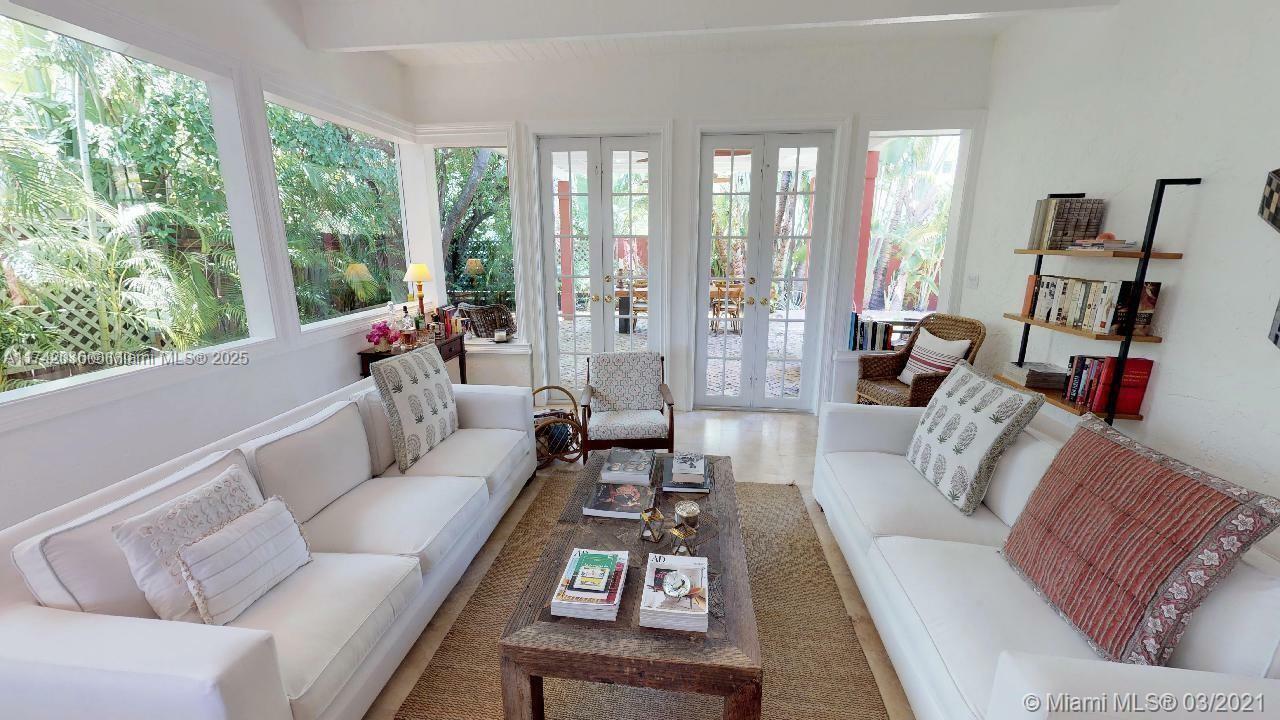 Property Photo: 310 Glenridge Rd FL 33149