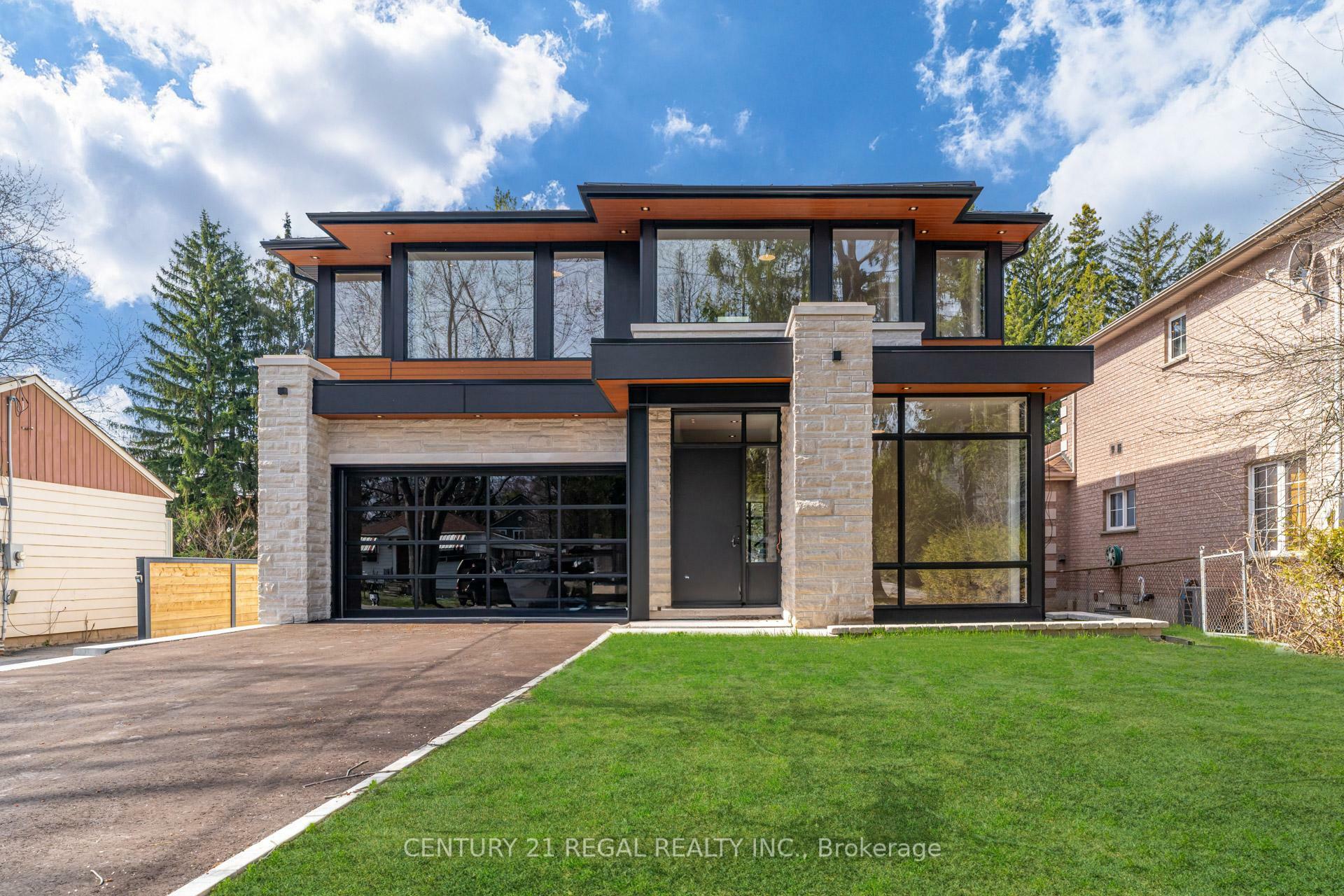 Property Photo: 1230 Lakebreeze Drive ON L5G 3W6