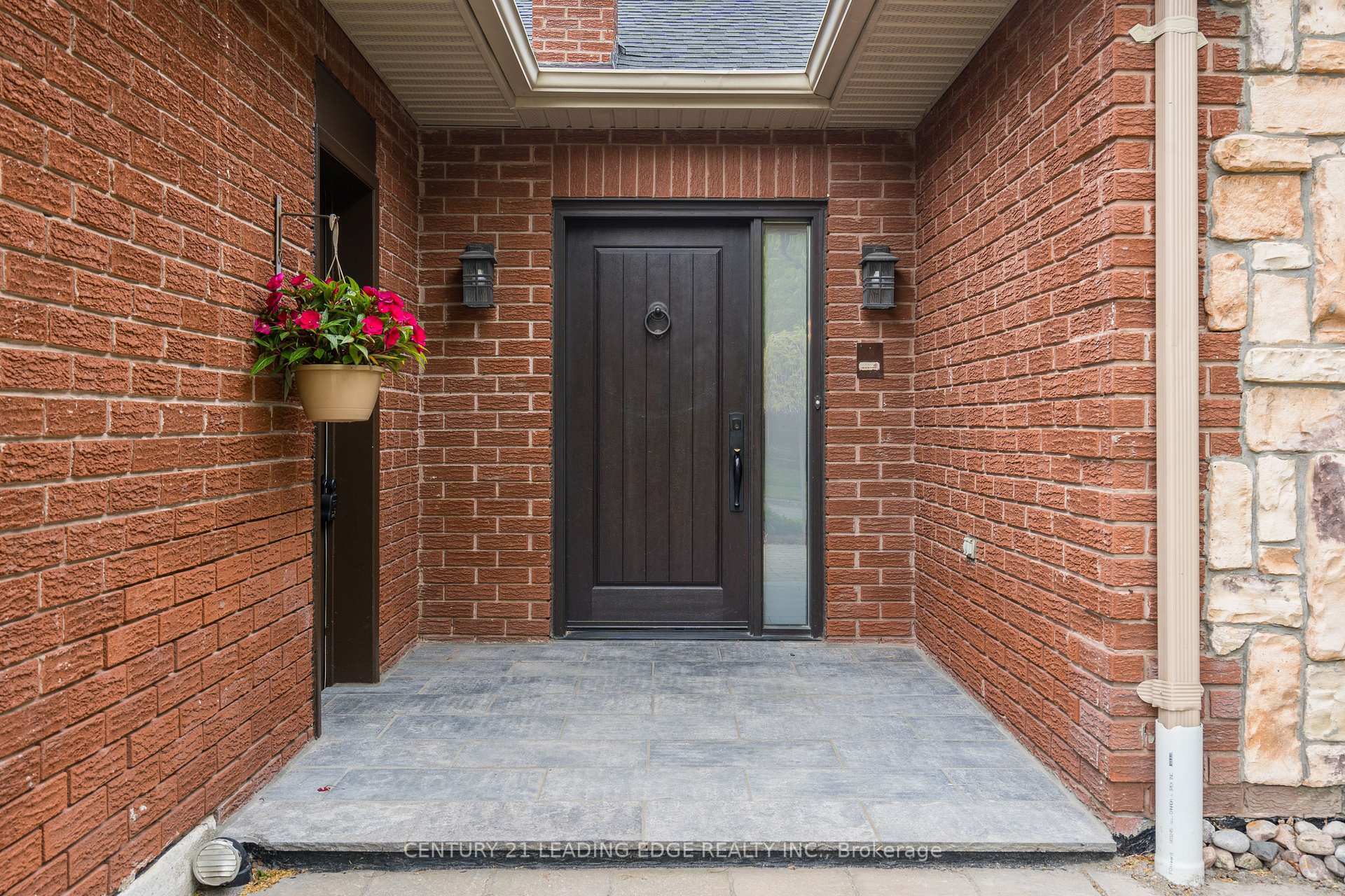 Property Photo: 250 Lori Avenue ON L4A 6C7