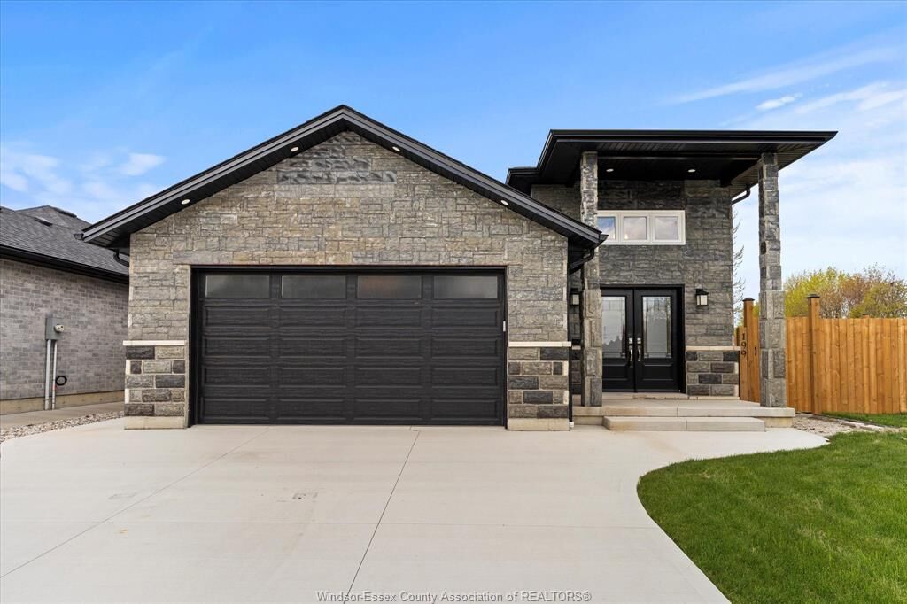 Property Photo: 199 Thomas Avenue ON N8A 5H6