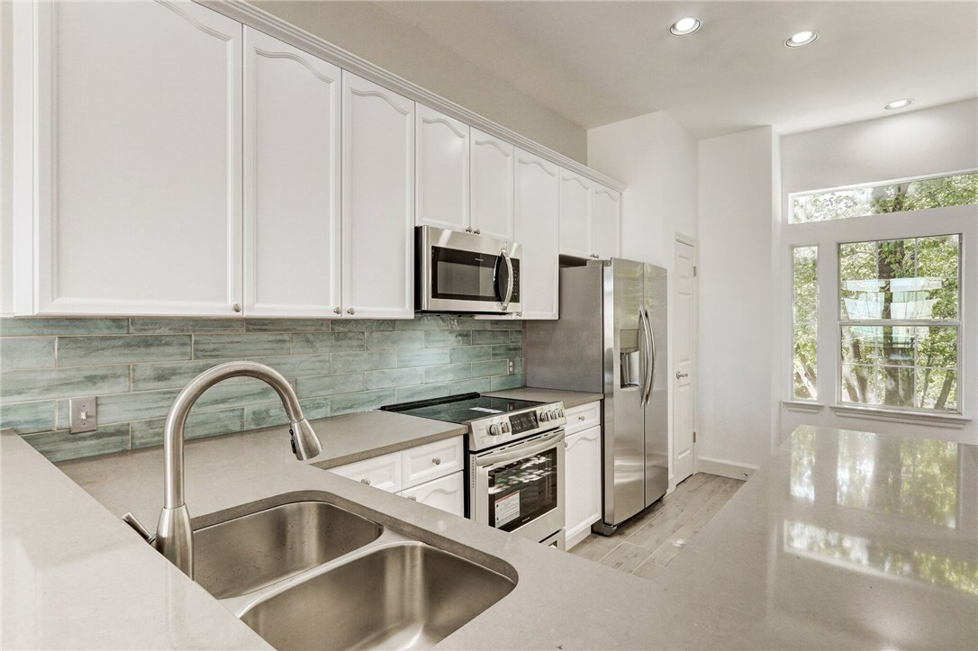 Property Photo: 2918 Ranch Road 620 N O-285 TX 78734