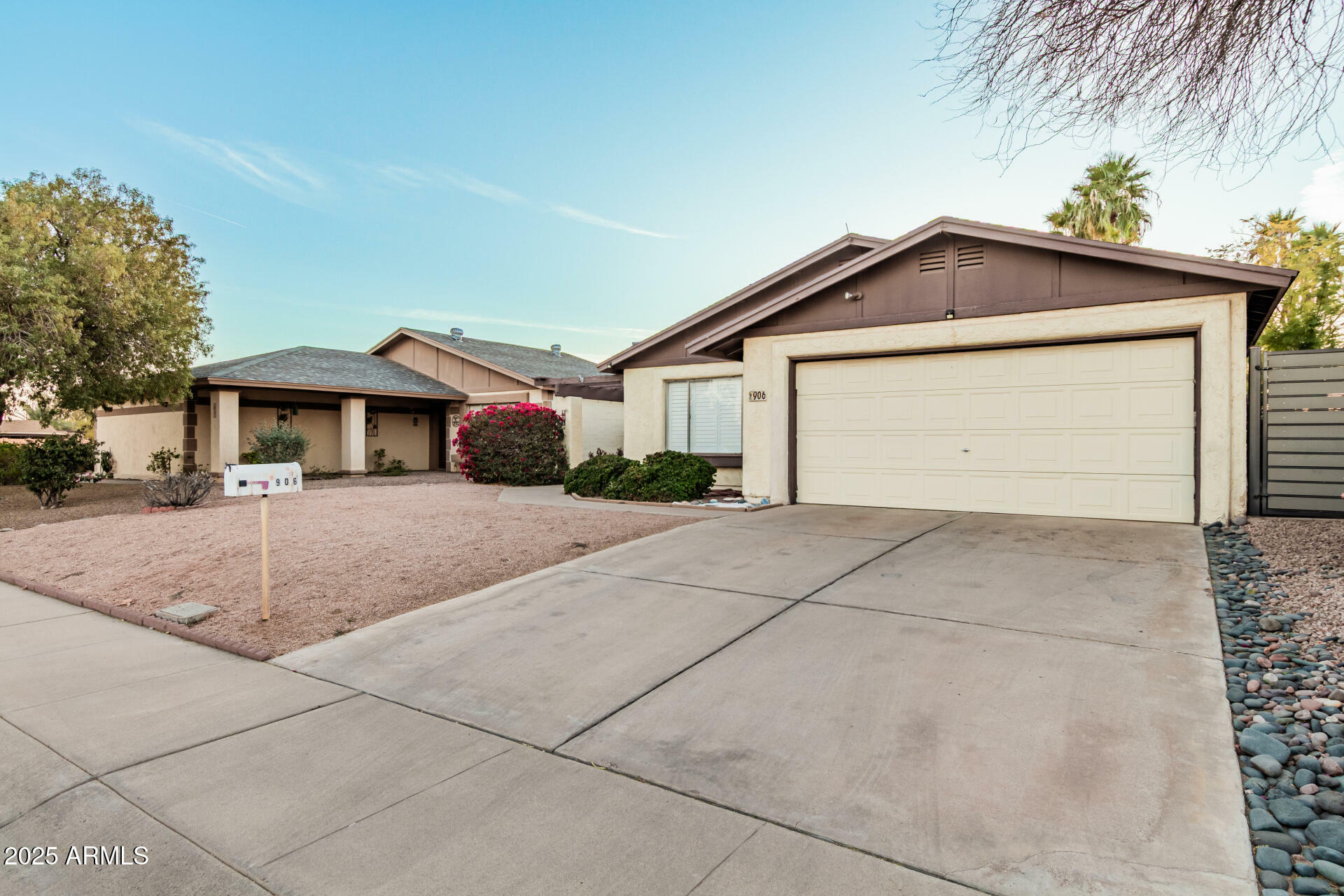 Property Photo: 906 N Roosevelt Circle AZ 85257
