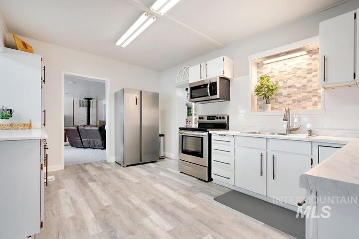 Property Photo: 85 W Washington Ave ID 83610