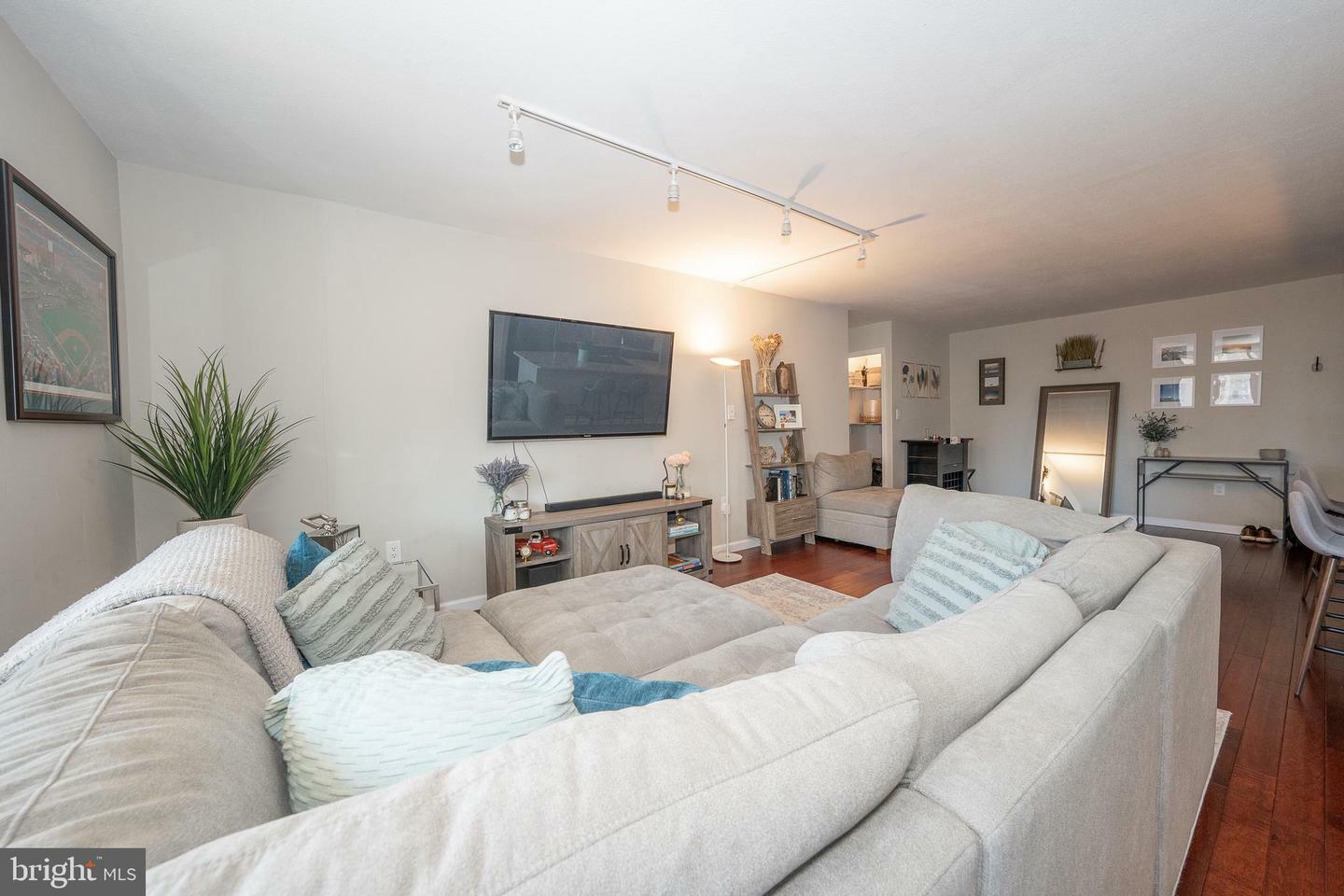 Property Photo: 1919 Chestnut Street 1007 PA 19103