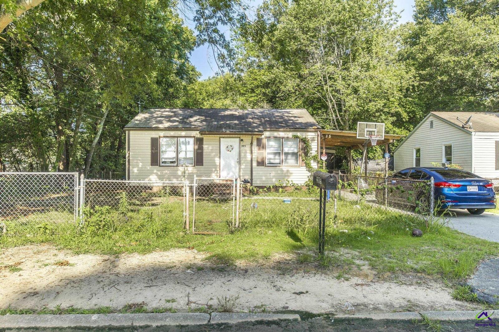 Property Photo:  205 Evergreen Street  GA 31093 