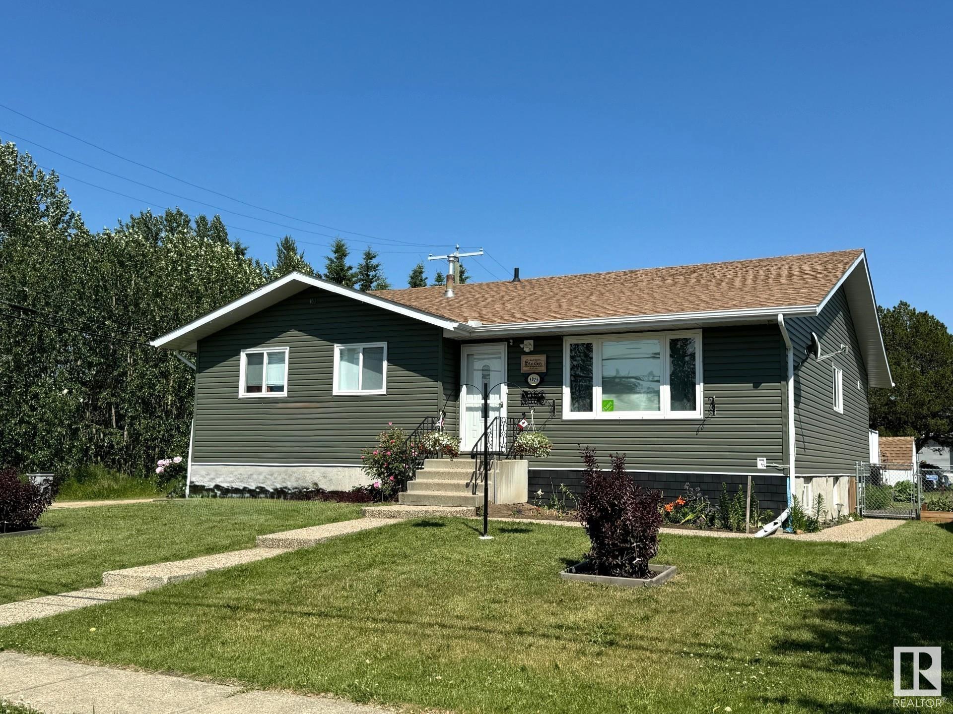 4925 52 Street  Entwistle AB T0E 0S0 photo
