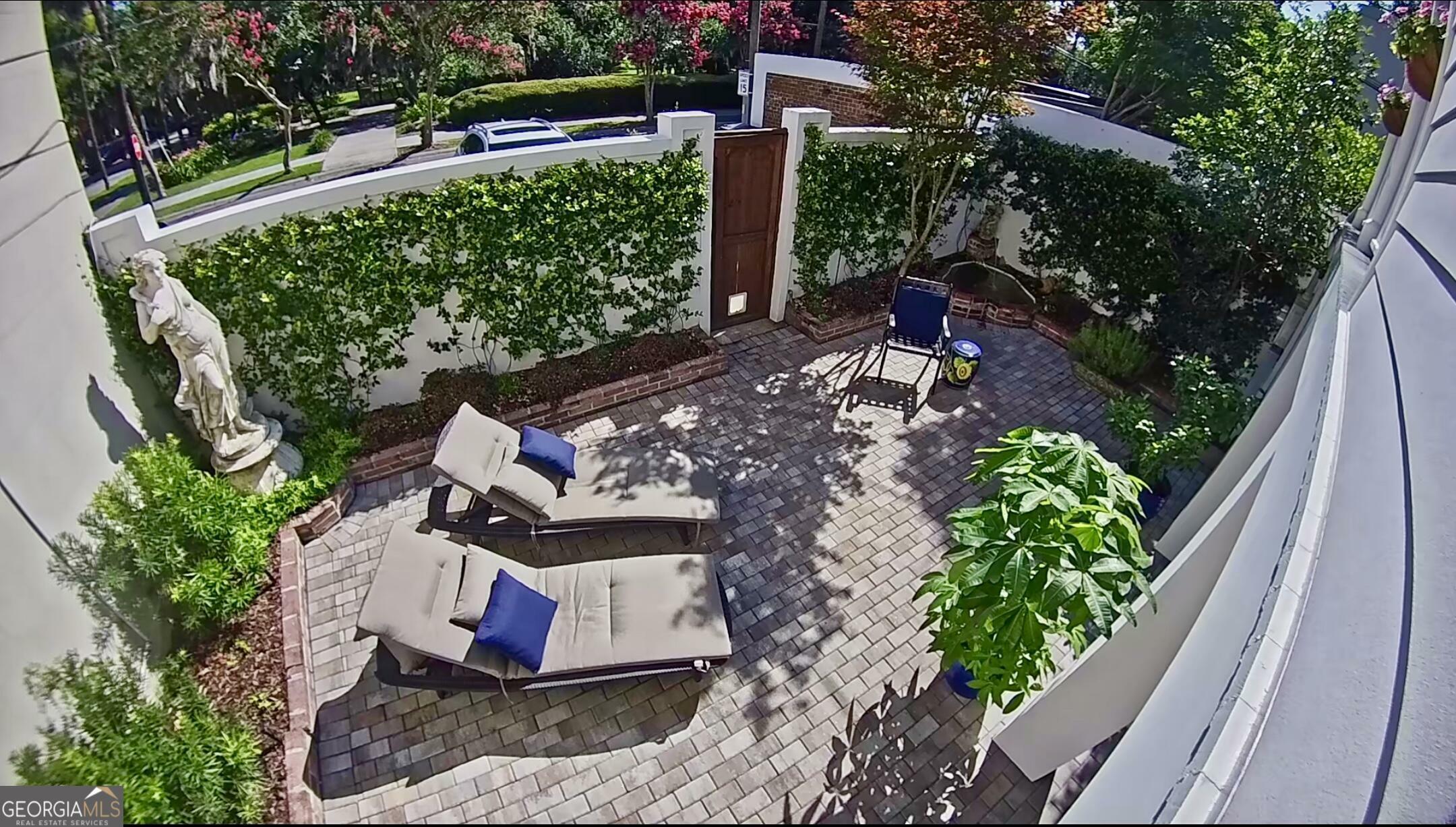 Property Photo: 204 E Liberty Street GA 31401