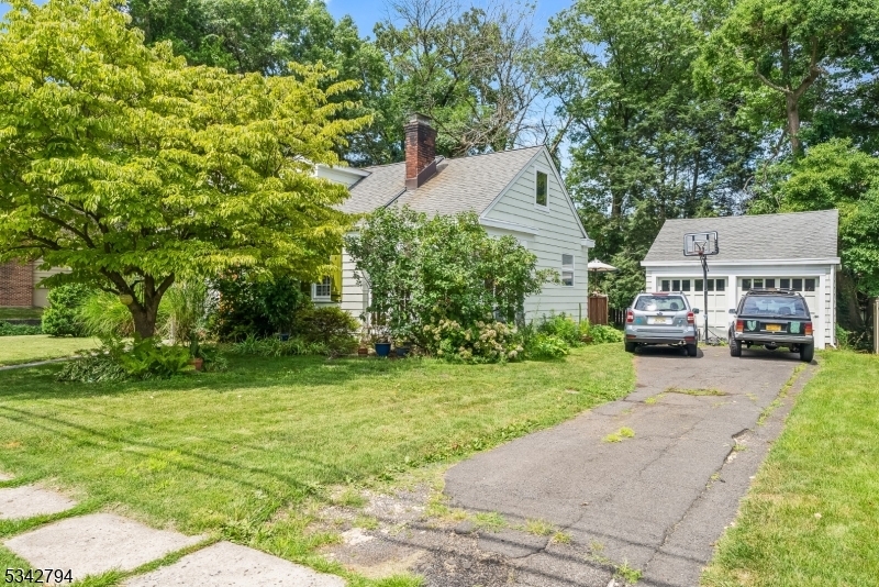 Property Photo:  40 Henshaw Ave  NJ 07081 